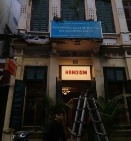 Hộp đèn mica ánh sáng nắng