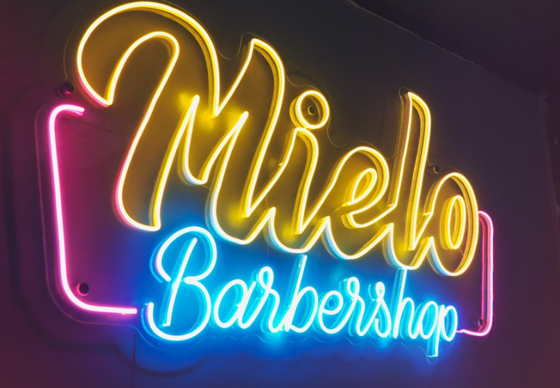 Biển neon phong cách retro