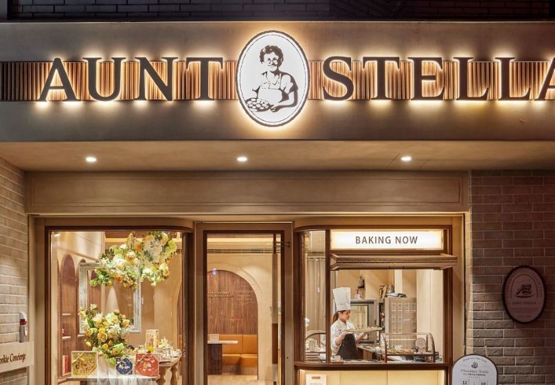 Màu sắc và ánh sáng đặc trưng