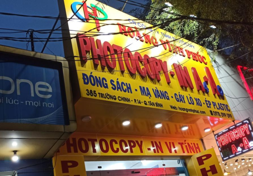 Sử dụng vật liệu bền và ánh sáng phù hợp