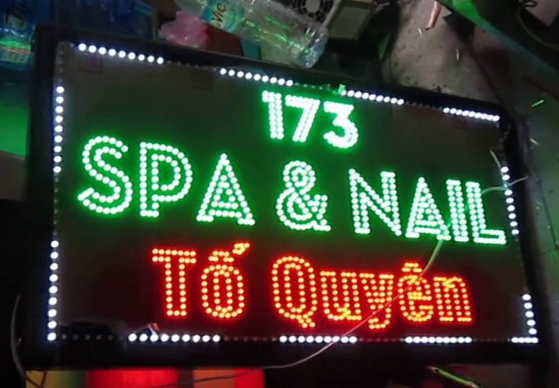 Tích hợp màn hình số (Digital Signage) hoặc bảng hiệu tương tác