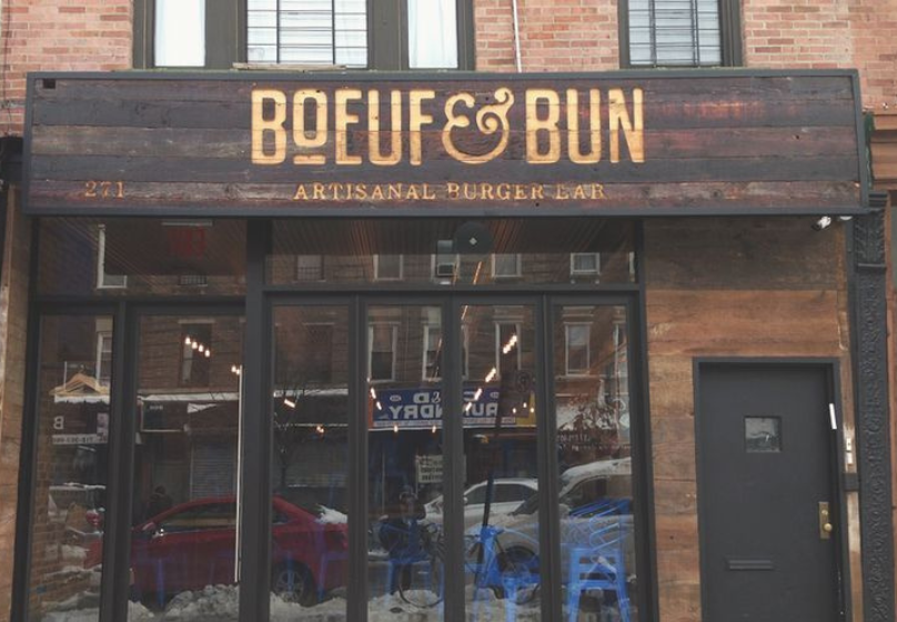 Vì sao biển quảng cáo vintage được ưa chuộng tại Hà Nội